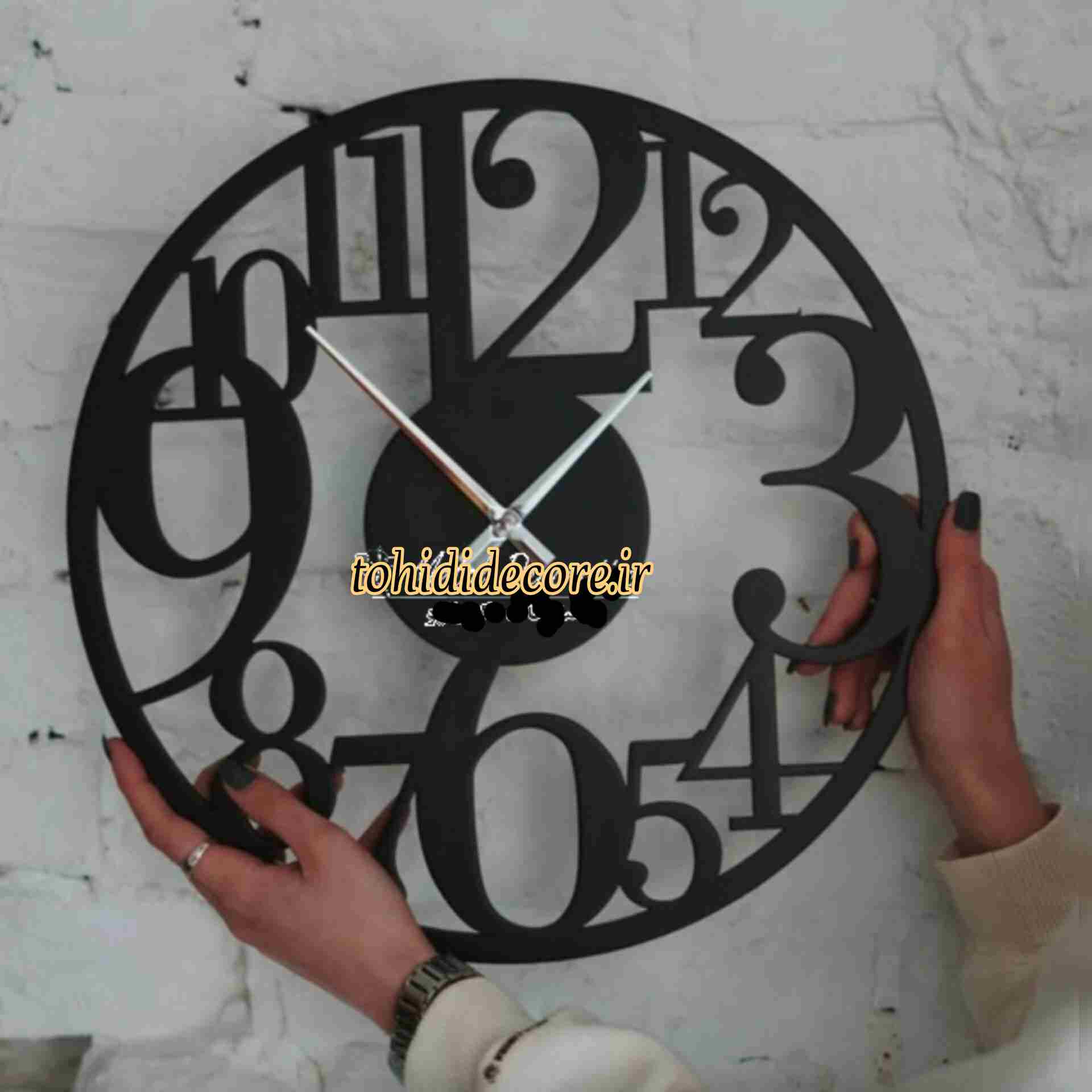 ساعت دیواری فلزی اعداد نامنظم کدMD1181کوچک مشکی