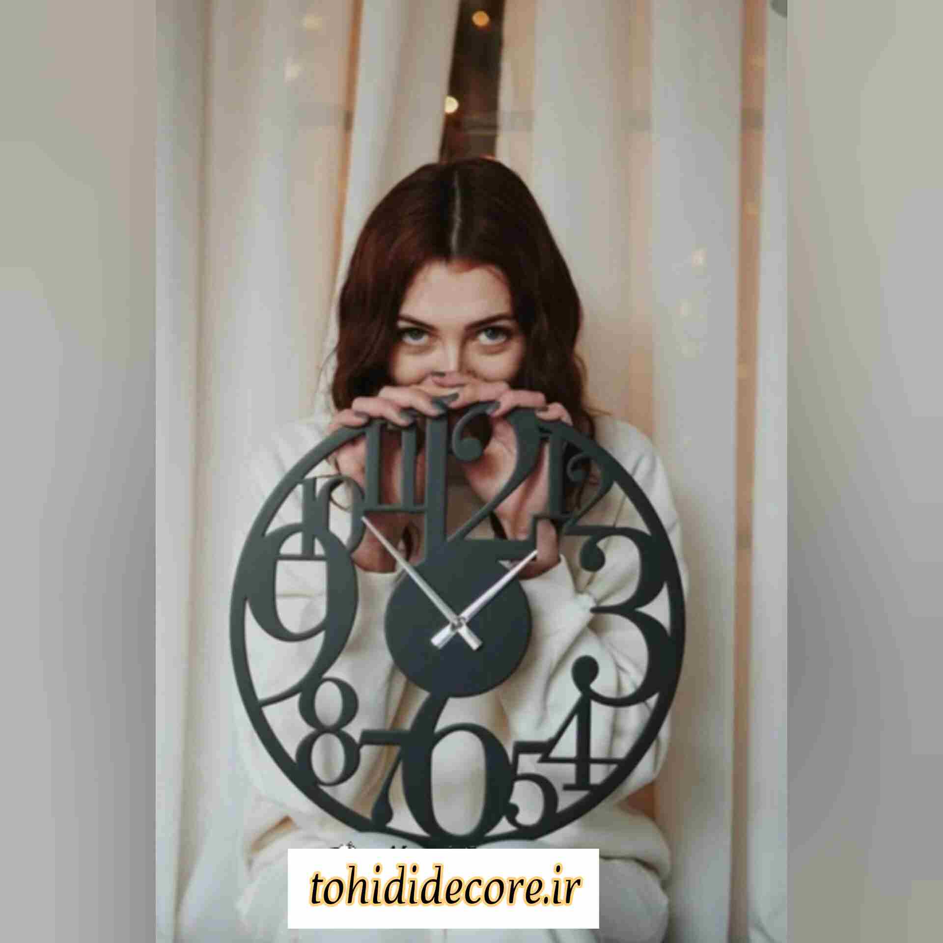 ساعت دیواری فلزی اعداد نامنظم کدMD1181کوچک طلایی